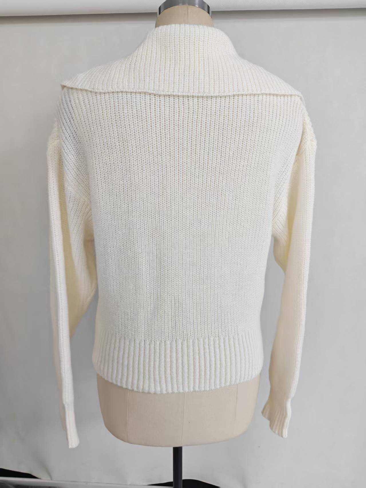 Wholesale women off-white collared V-neck knit sweater TF8870 back view on mannequin
