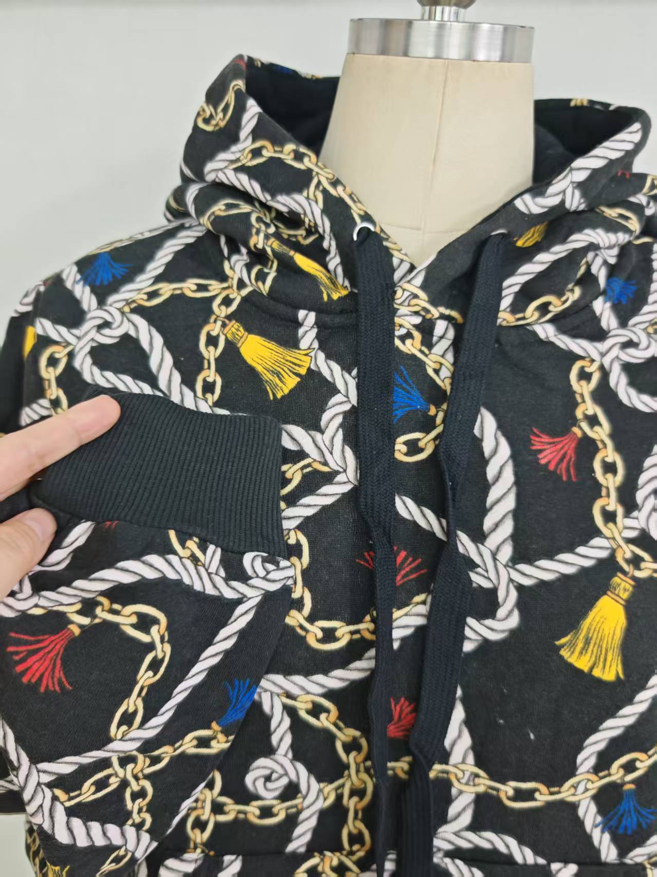 Close up chain print pattern detail ladies black hooded sweatshirt TF8849