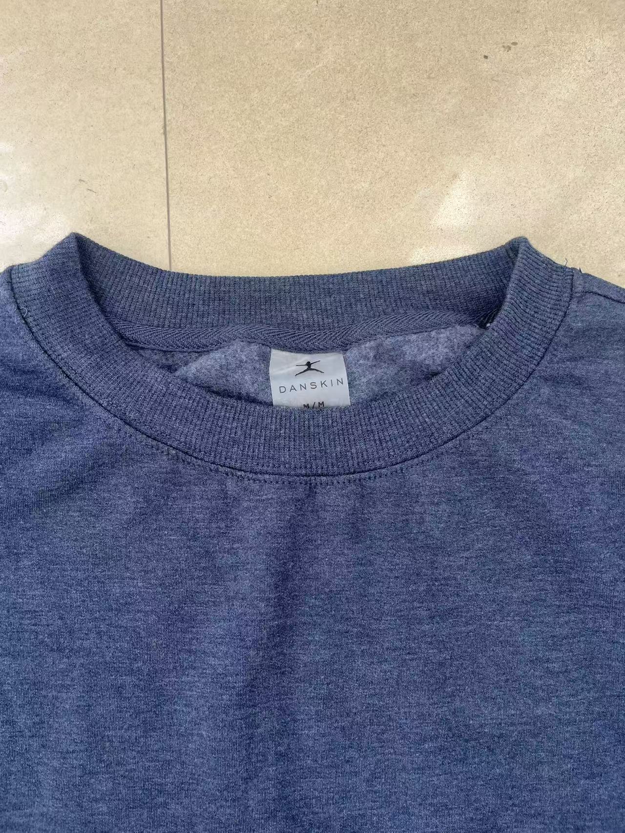 Close up crew neck collar detail ladies navy sweatshirt TF8719