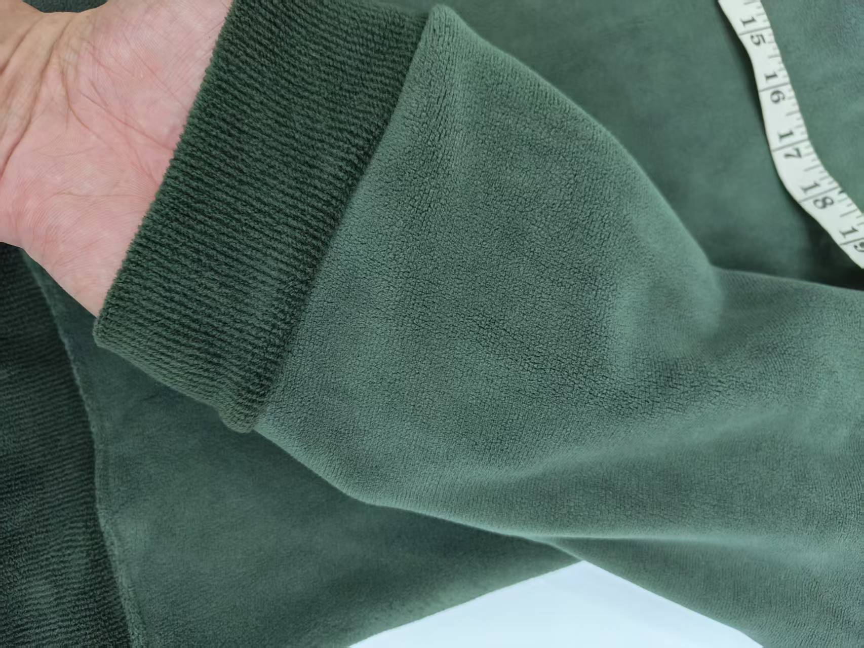 Close-up rib cuff and fabric texture men's dark green sweatshirt TF8660