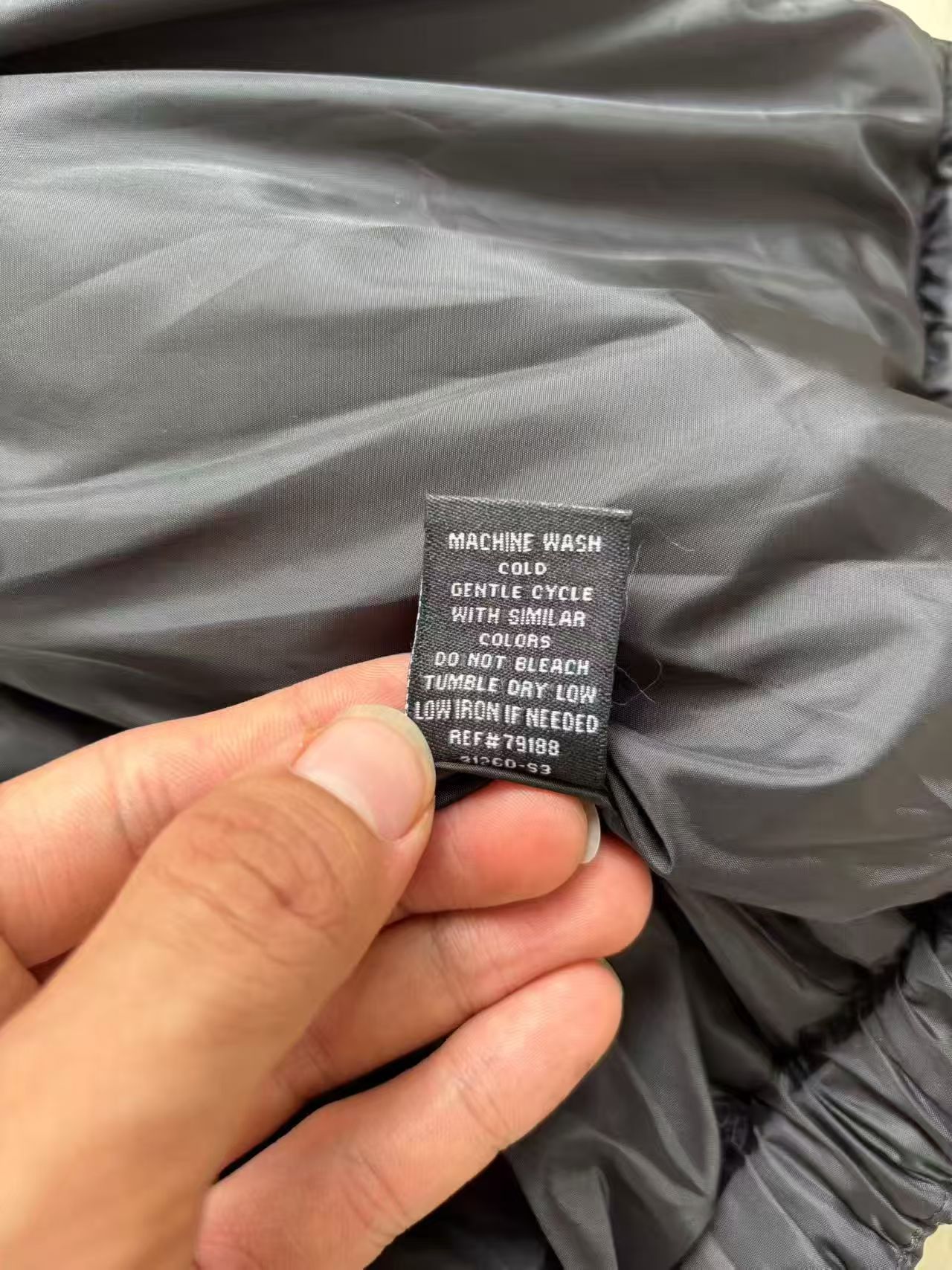 Inner care label detail ladies black puffer vest TF8998