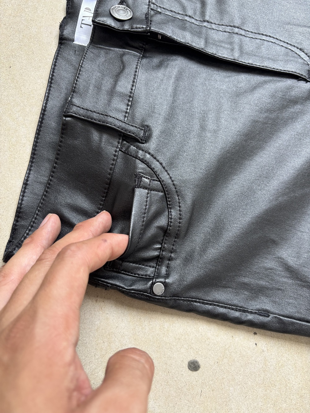Back pocket detail ladies black coated slim pants TF8698