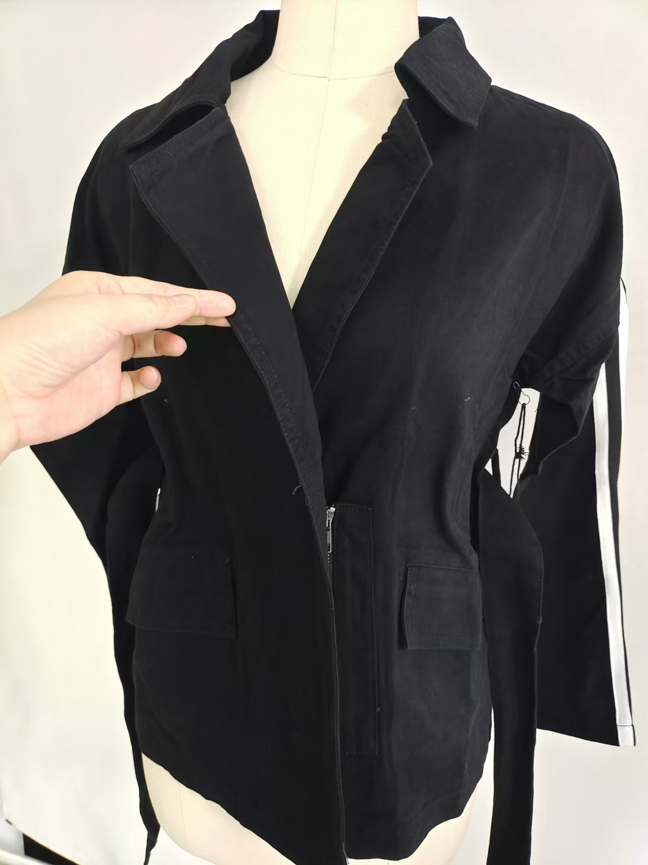 Ladies black cotton jacket front zipper and lapel close-up TF8872