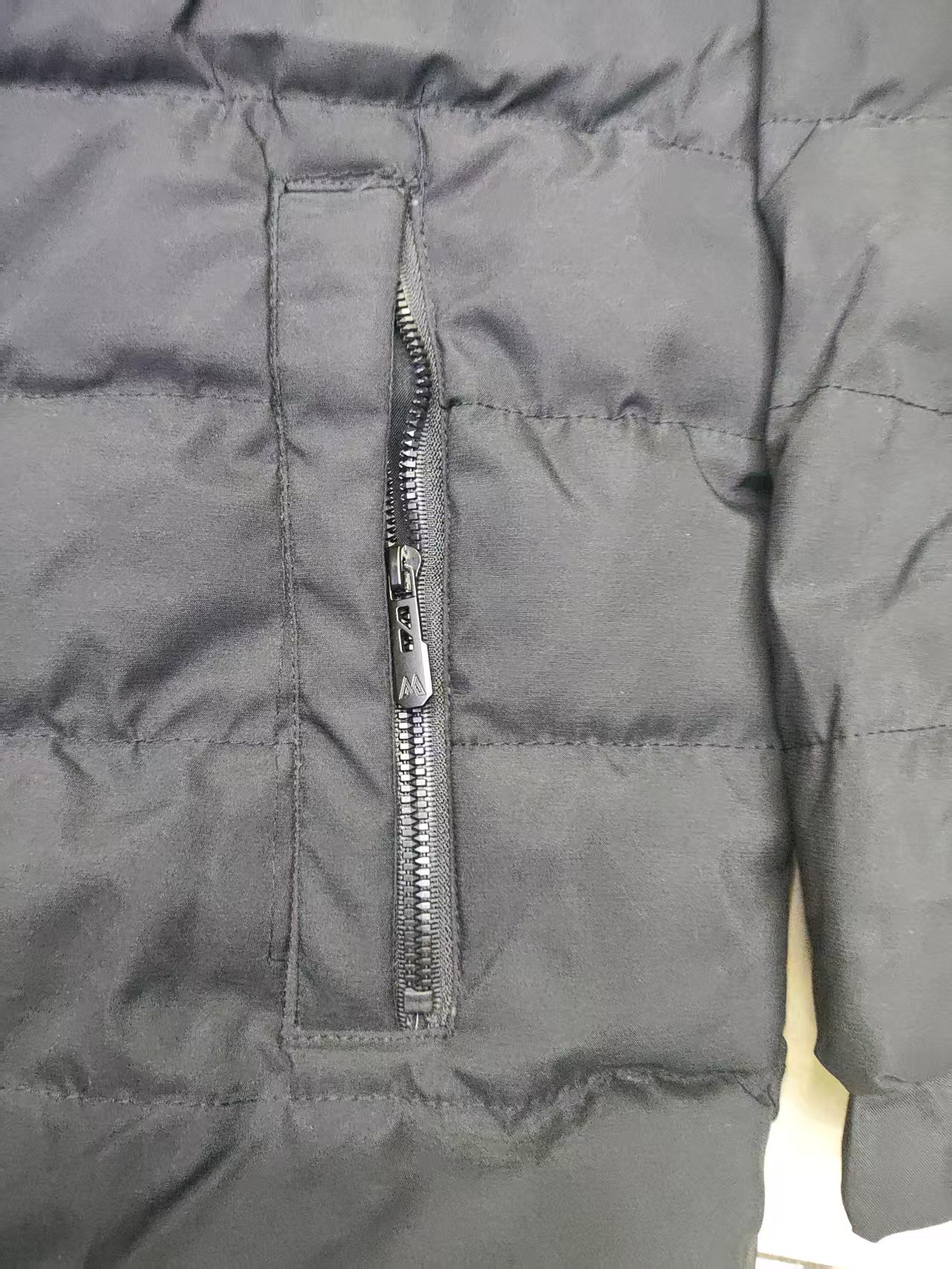 Men's black padded puffer jacket front zipper detail TF8928 shot