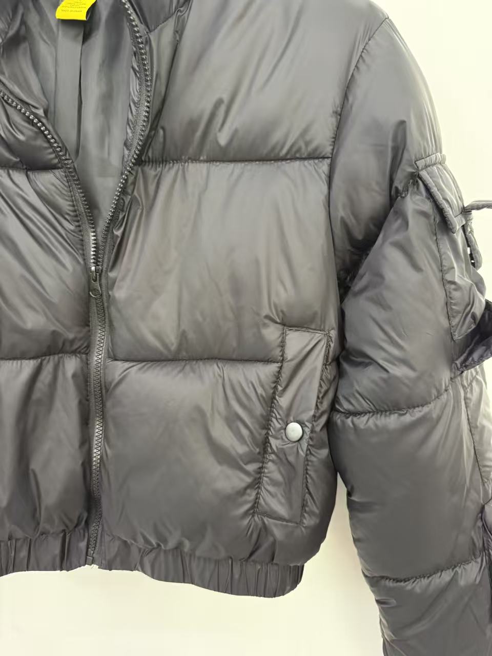 Ladies black cropped quilted puffer jacket front zipper detail TF8905 shot