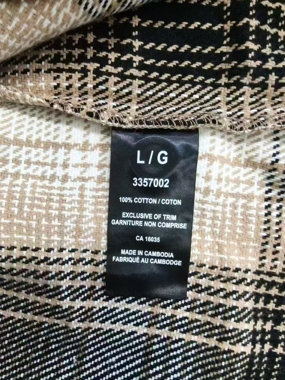 Ladies plaid cotton shacket fabric weave and size label close-up TF8877