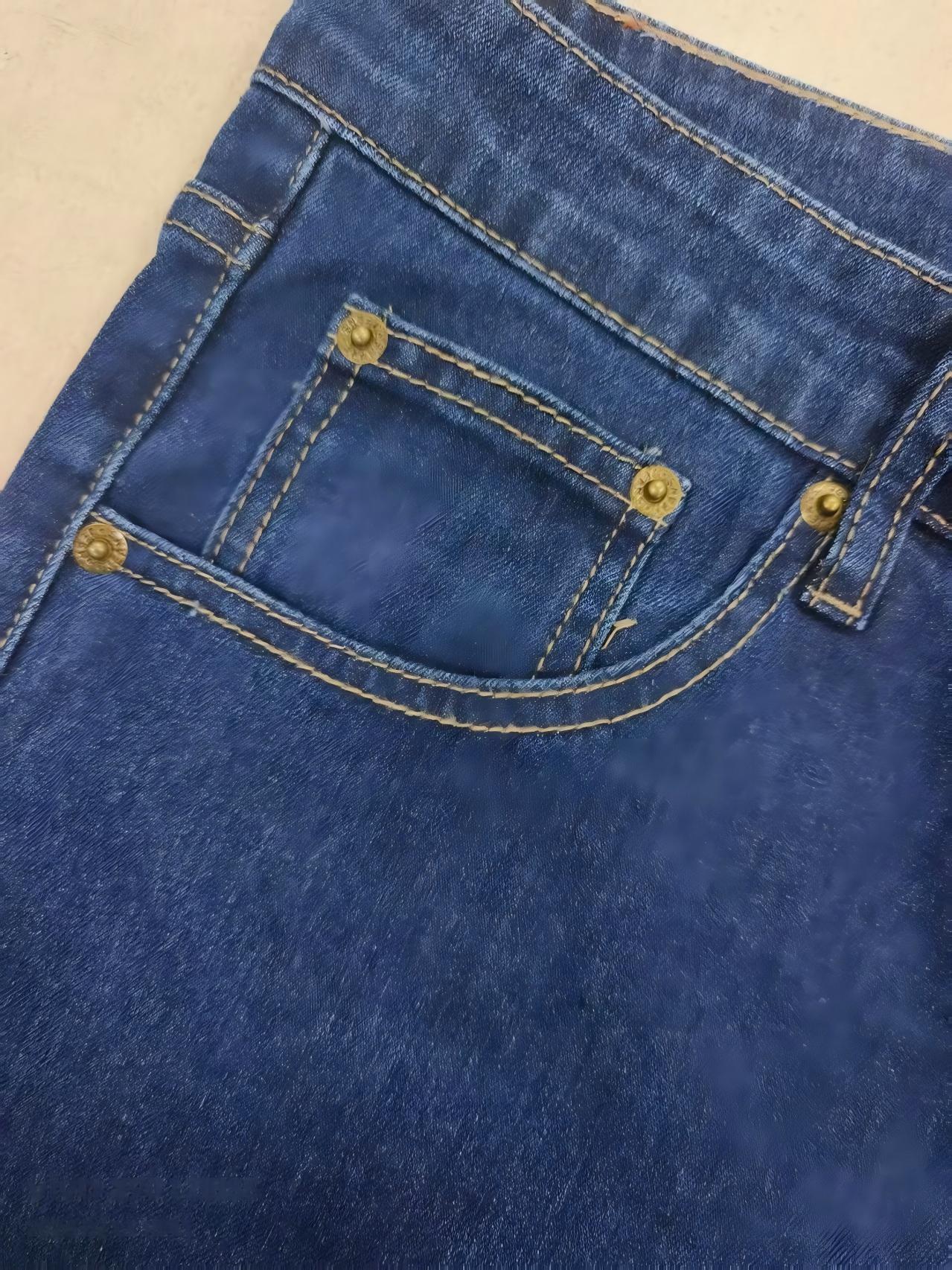 Front waistband and pocket stitching detail on men's jeans TF8815