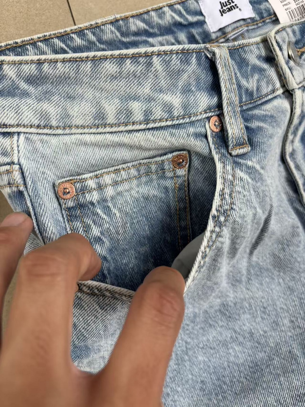 Front pocket stitching detail of women's denim jeans TF8697