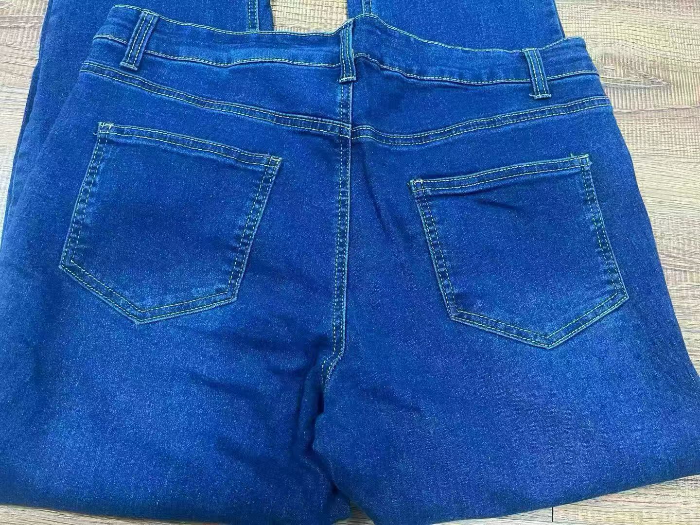 Back waistband and pockets of men's cotton denim jeans TF8650