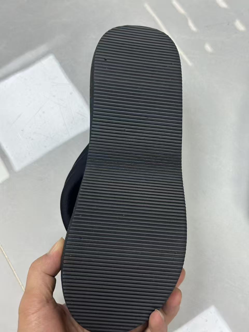 Outsole texture and bottom view of women's black slipper TF8980
