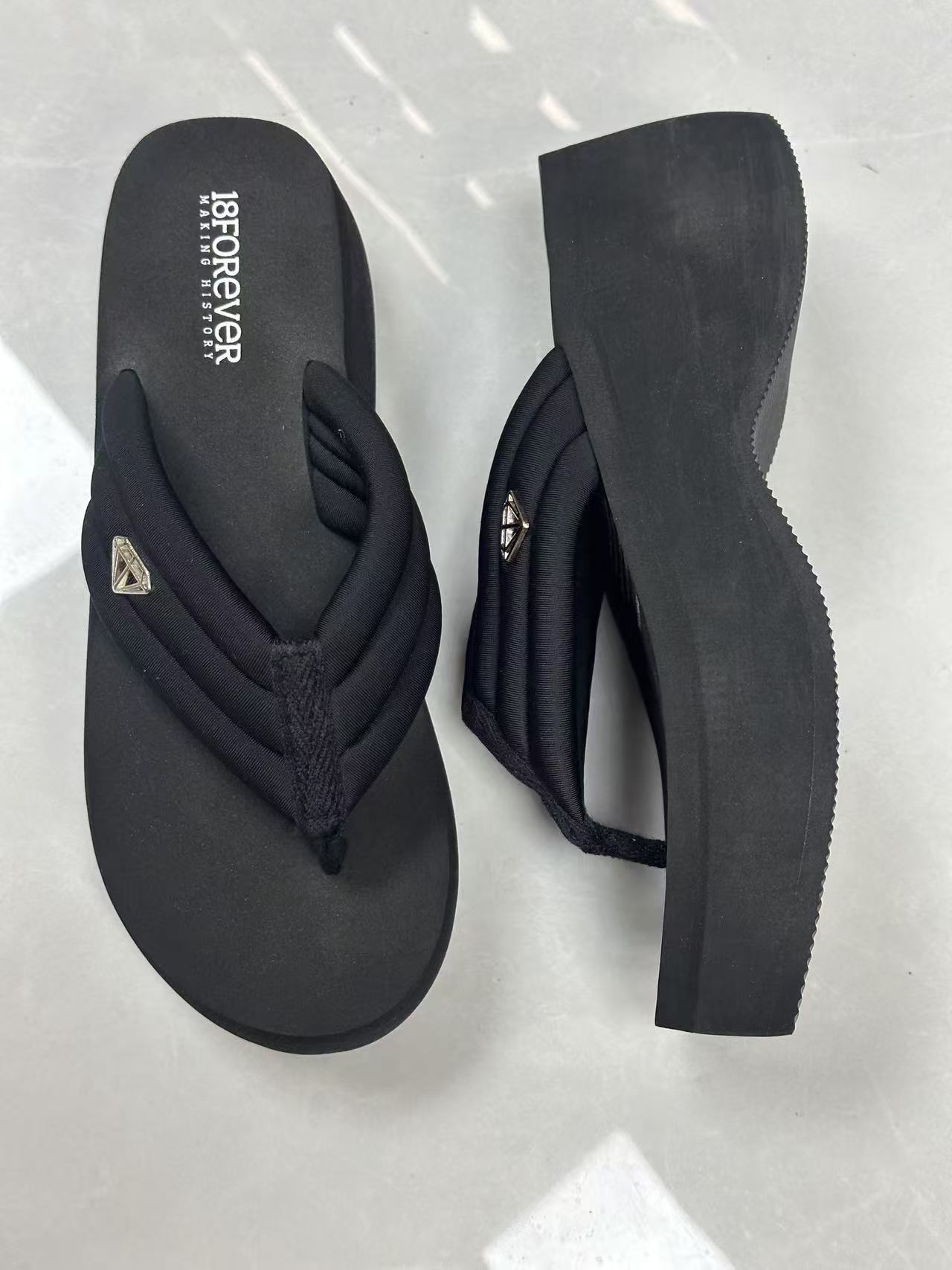 Pair of ladies black slide slippers TF8980 bulk wholesale