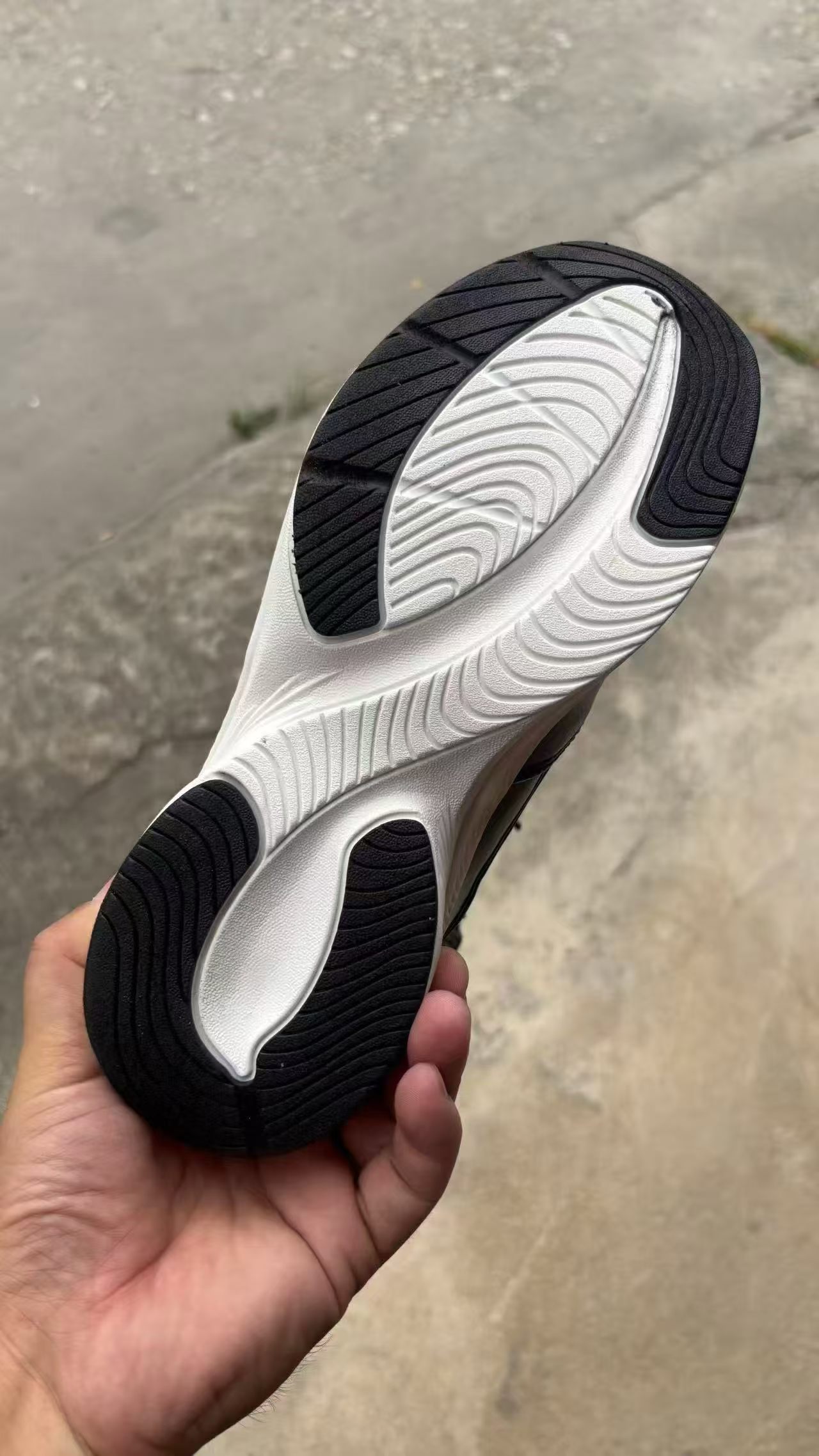 Outsole and low heel detail of women's black boot TF8953