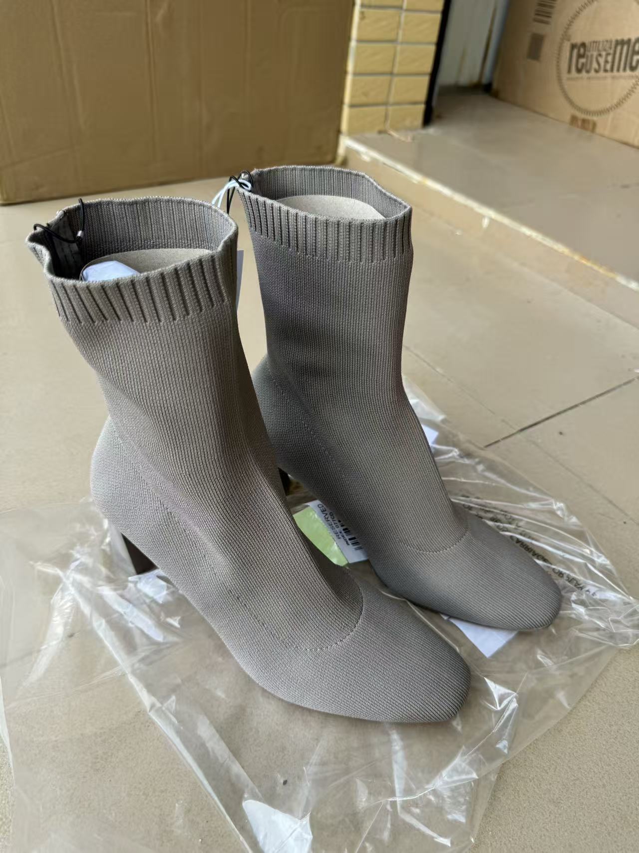 Side view of women's sand leather ankle boots TF8951