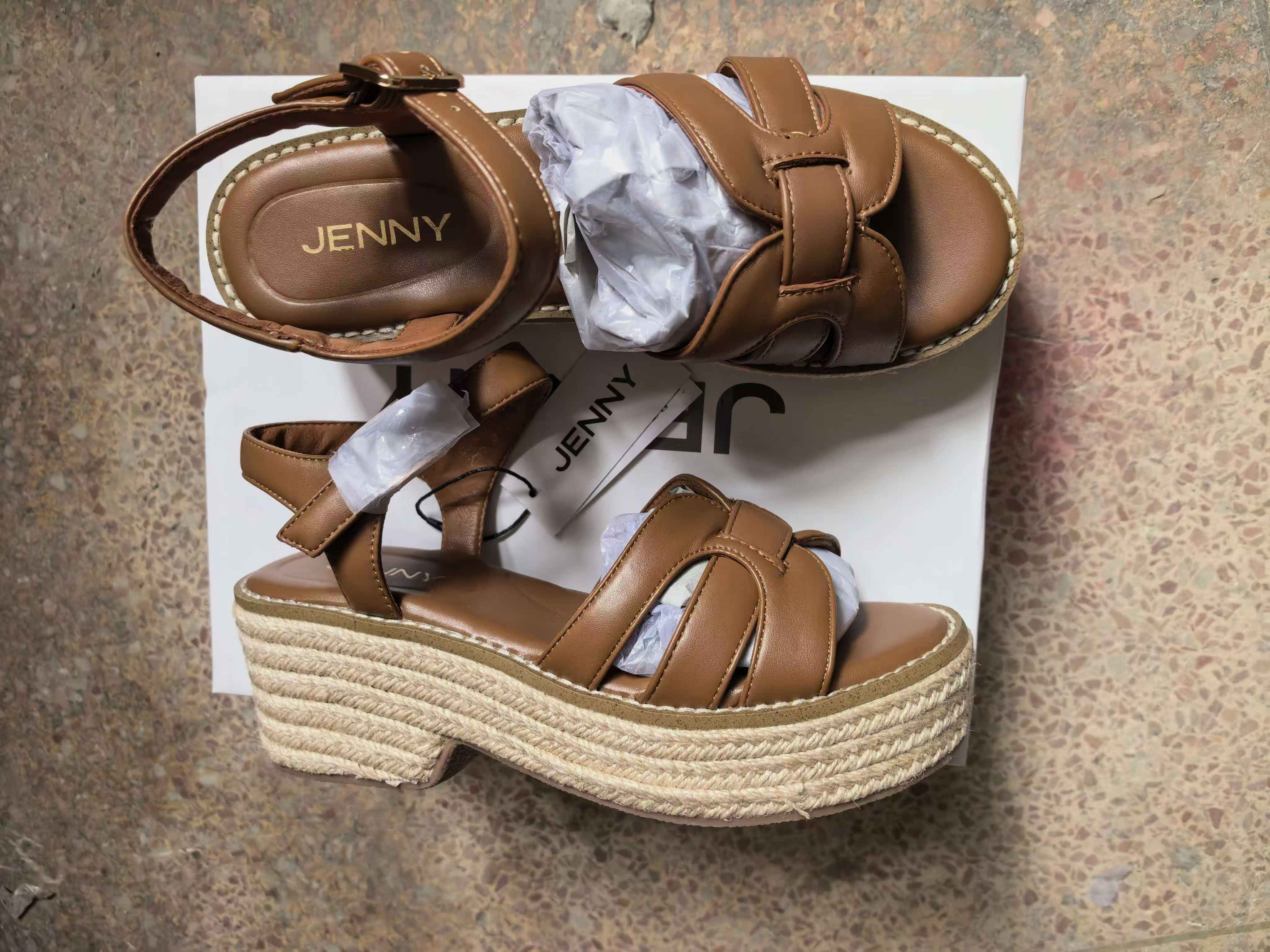 Strap and buckle details on ladies brown sandals TF8754