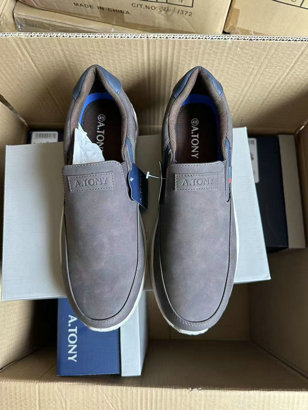 Wholesale men's grey slip on casual shoes TF8879 in shoe box top view