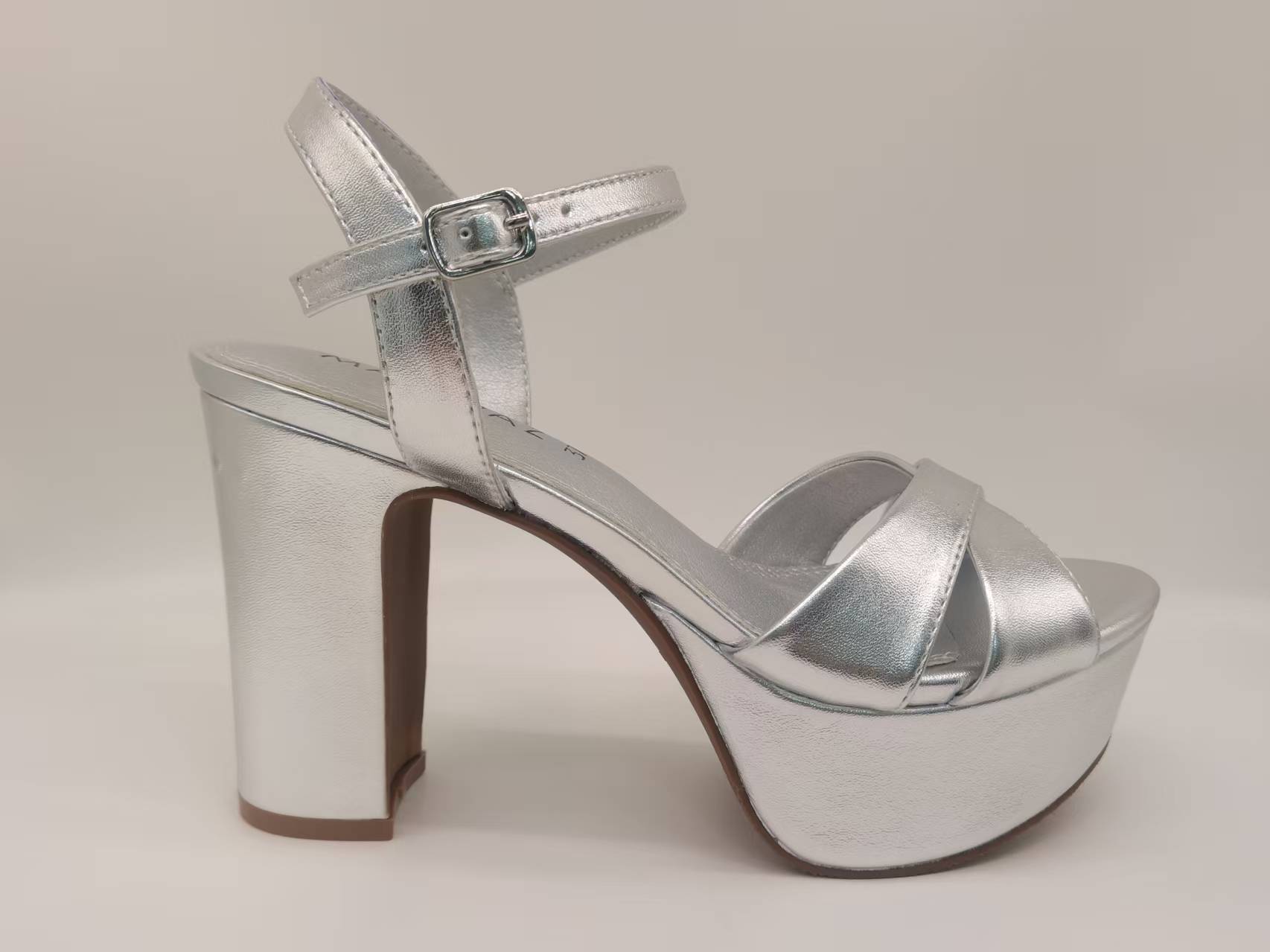 Side view of ladies silver high heel pumps TF8612