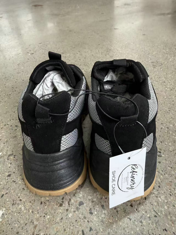 Back view and heel detail of ladies black sneakers TF8705