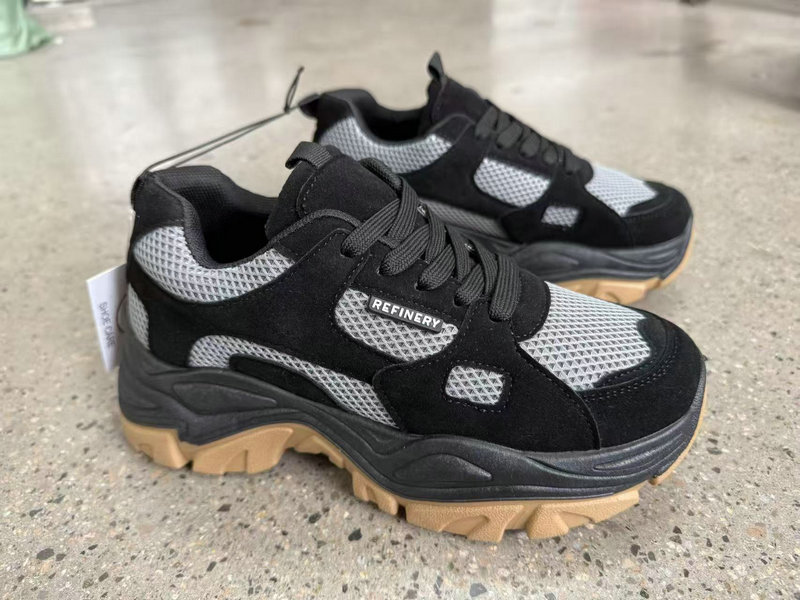 Pair of women's black chunky athletic shoes TF8705