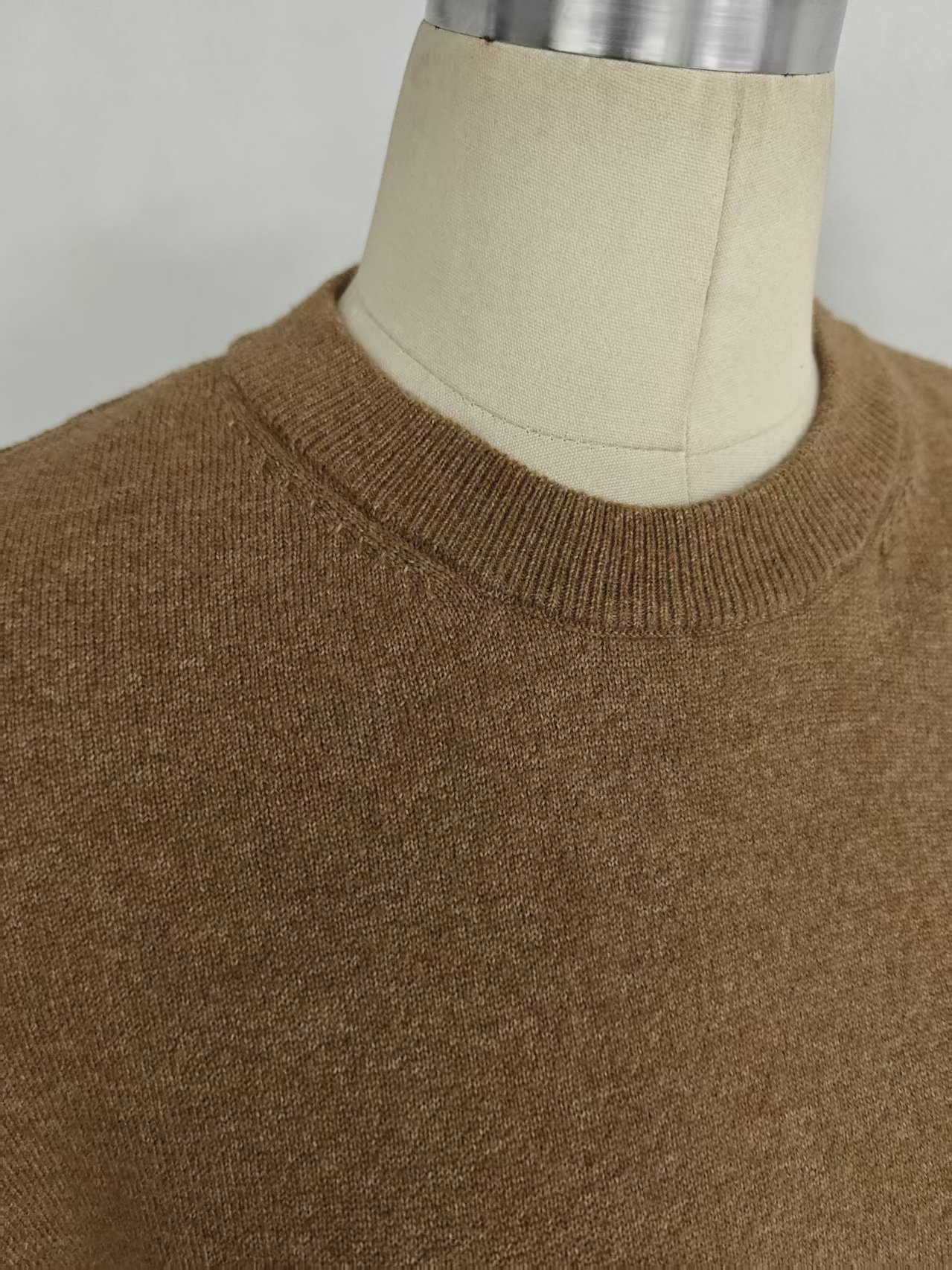 Close up crew neck detail ladies brown knit sweater TF8819