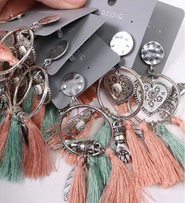 Pair of ladies dangle drop earrings style TR6304