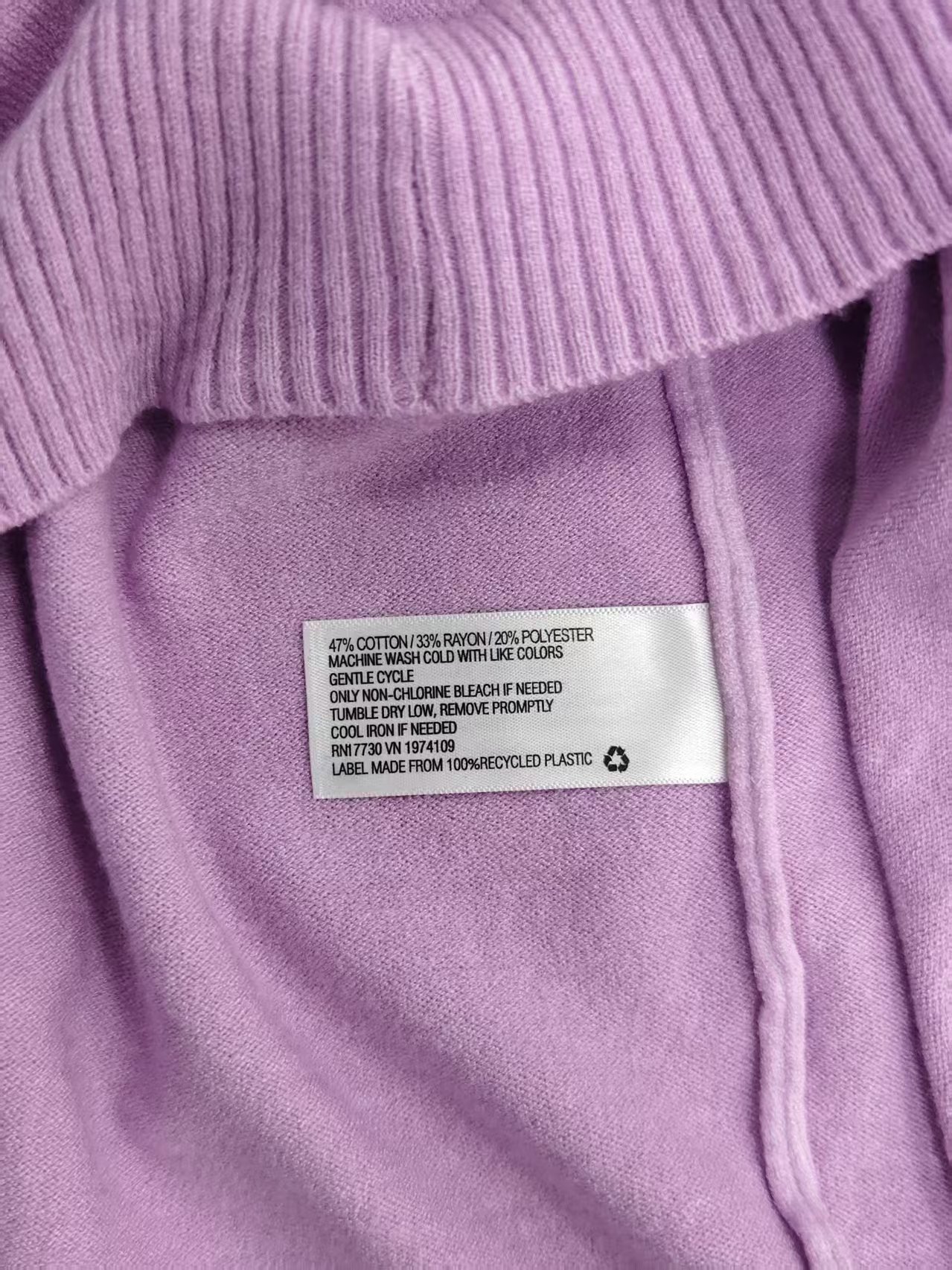 Garment label and care tag on ladies' cardigan TF7963