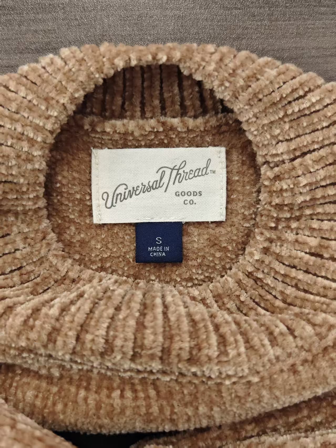 Ribbed crew neck collar detail on ladies' sweater style TF8040
