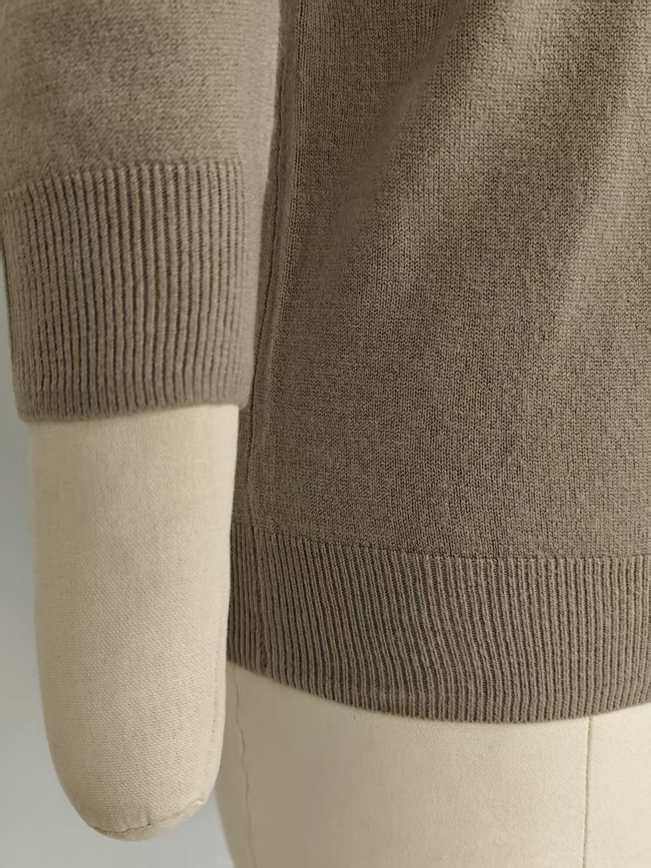 Ribbed sleeve cuff and side detail of women's cardigan TF8144
