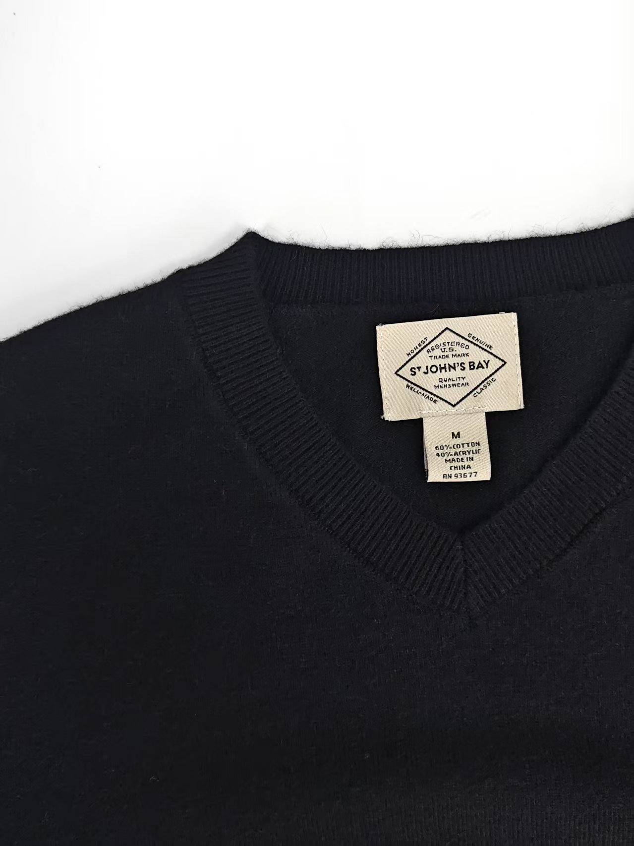Collar label and neck seam detail on men's sweater TF8327