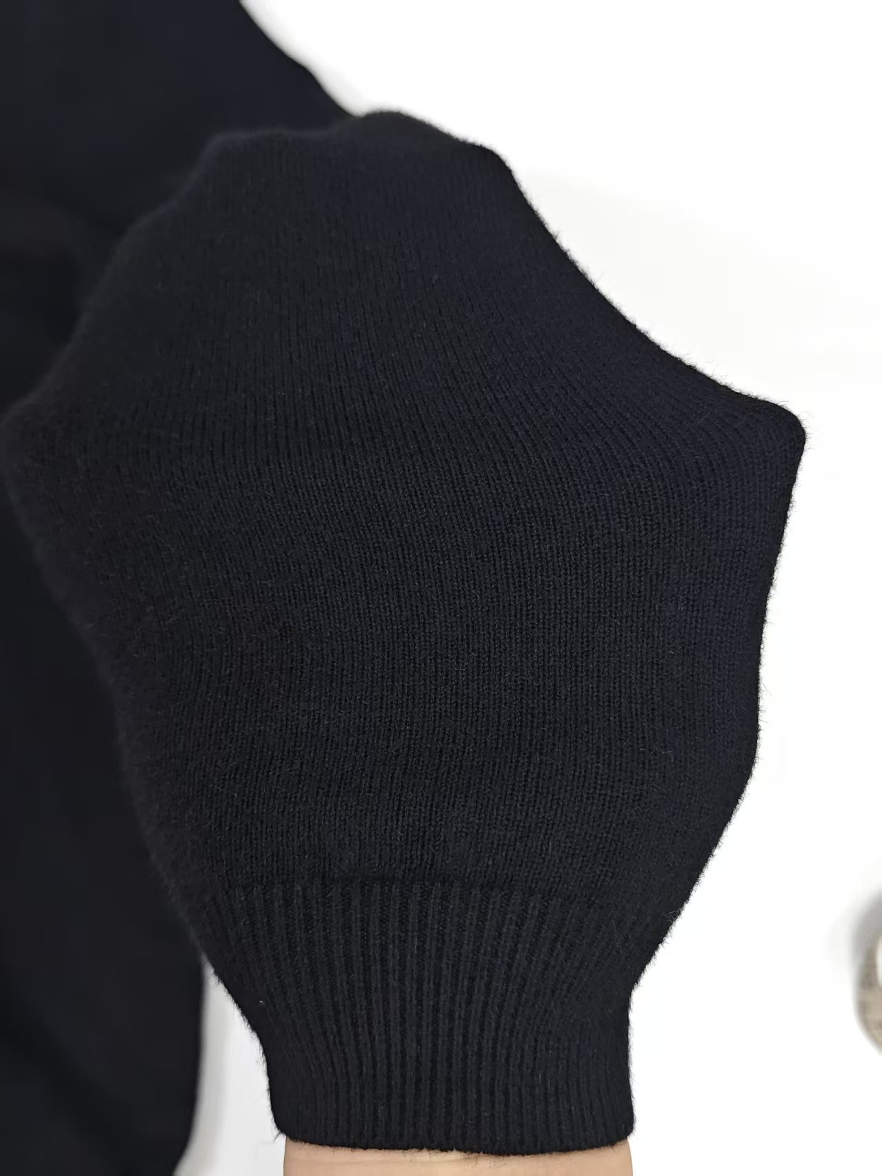 Ribbed crewneck collar and fabric texture of men's sweater TF8327