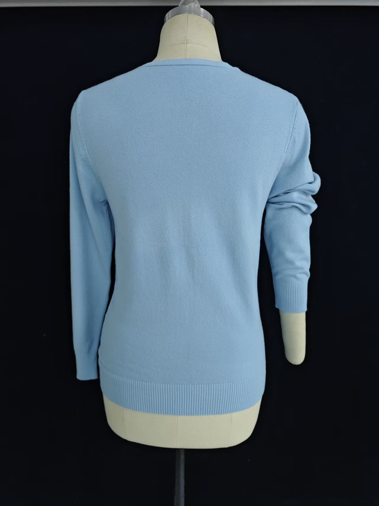Back view of women's crewneck knitwear sweater style TF8550