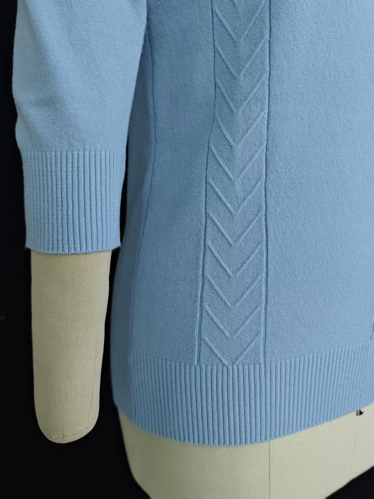 Ribbed cuff and side seam detail on ladies' sweater TF8550