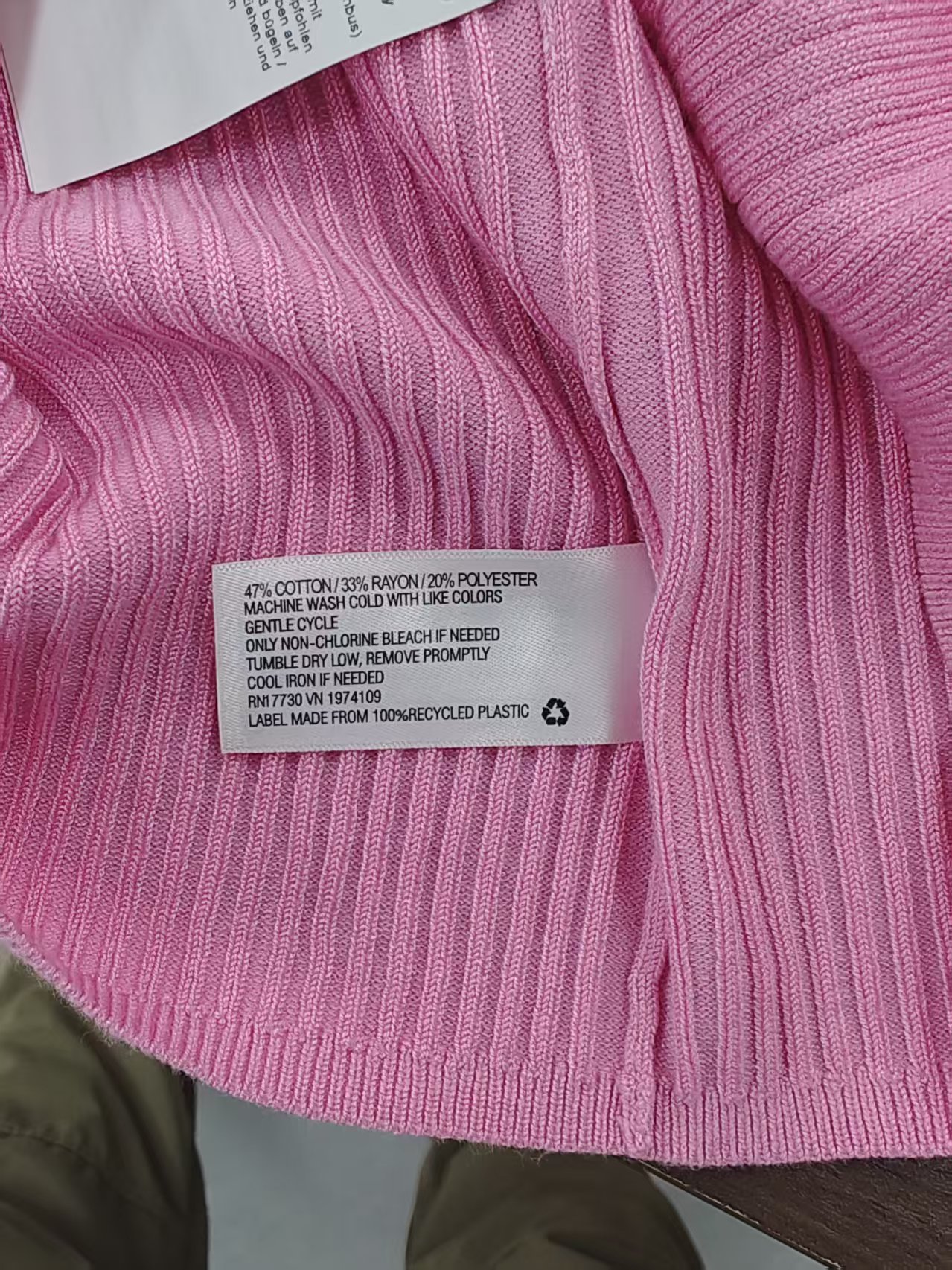 Side seam construction and knit fabric texture of ladies' sweater TF8828
