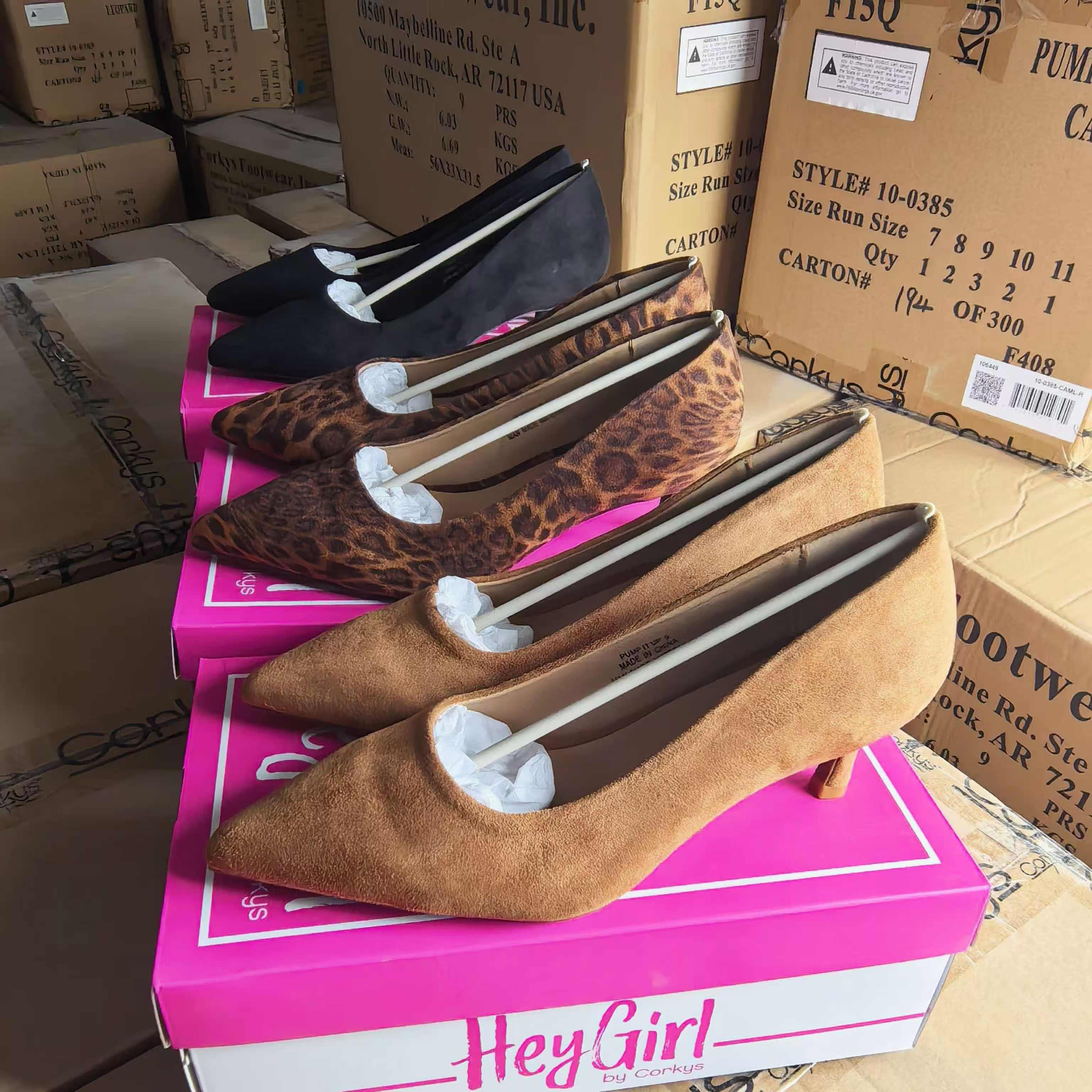 Packaging detail and shoe box label for ladies' sandals TF9432