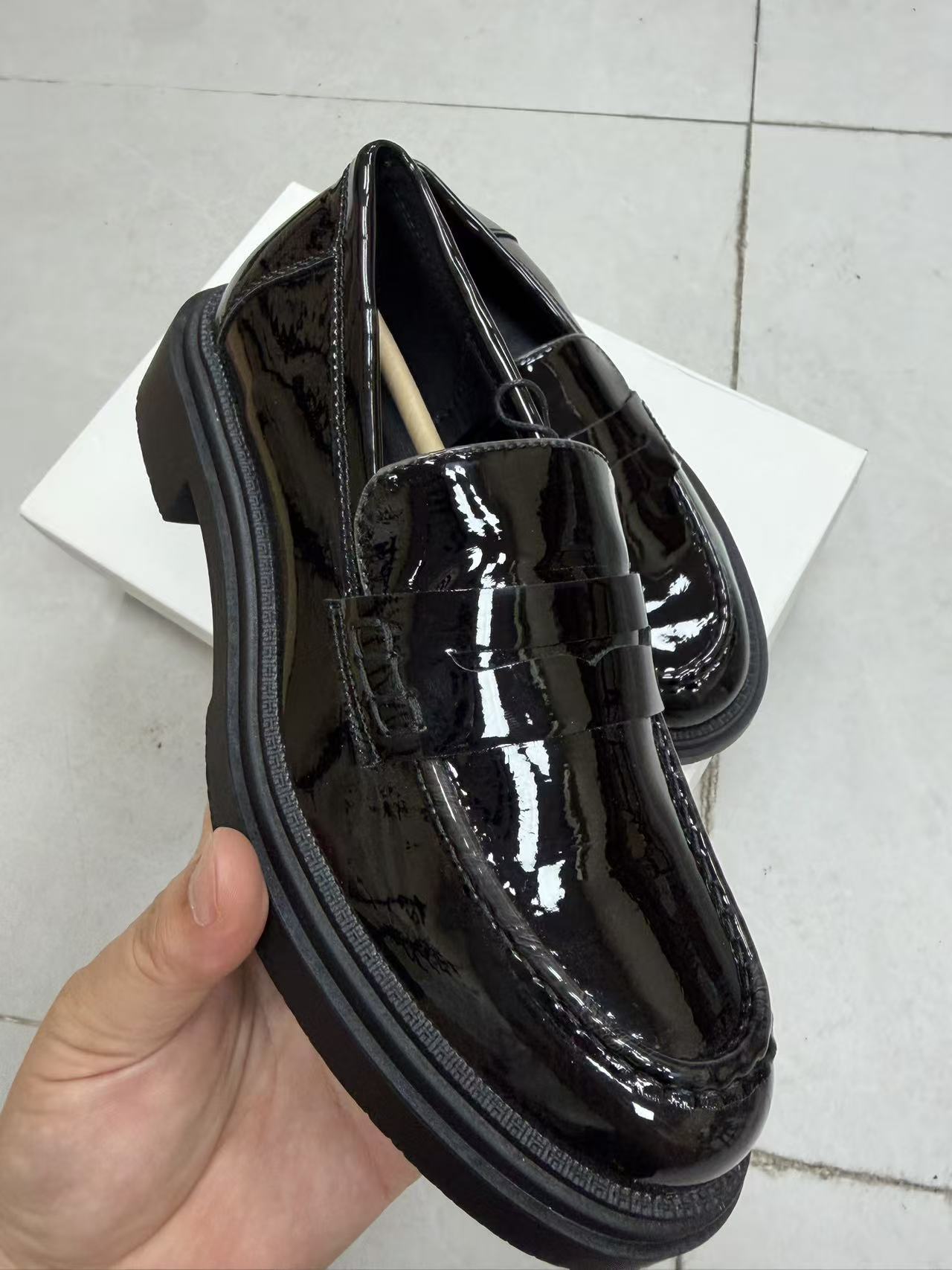 Pair of women's black round toe leather loafers TF9574