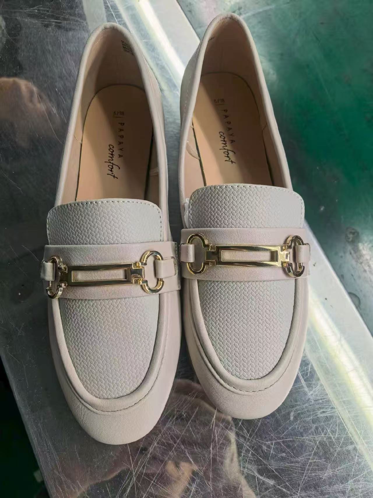 Wholesale ladies' off-white leather loafers TF9560