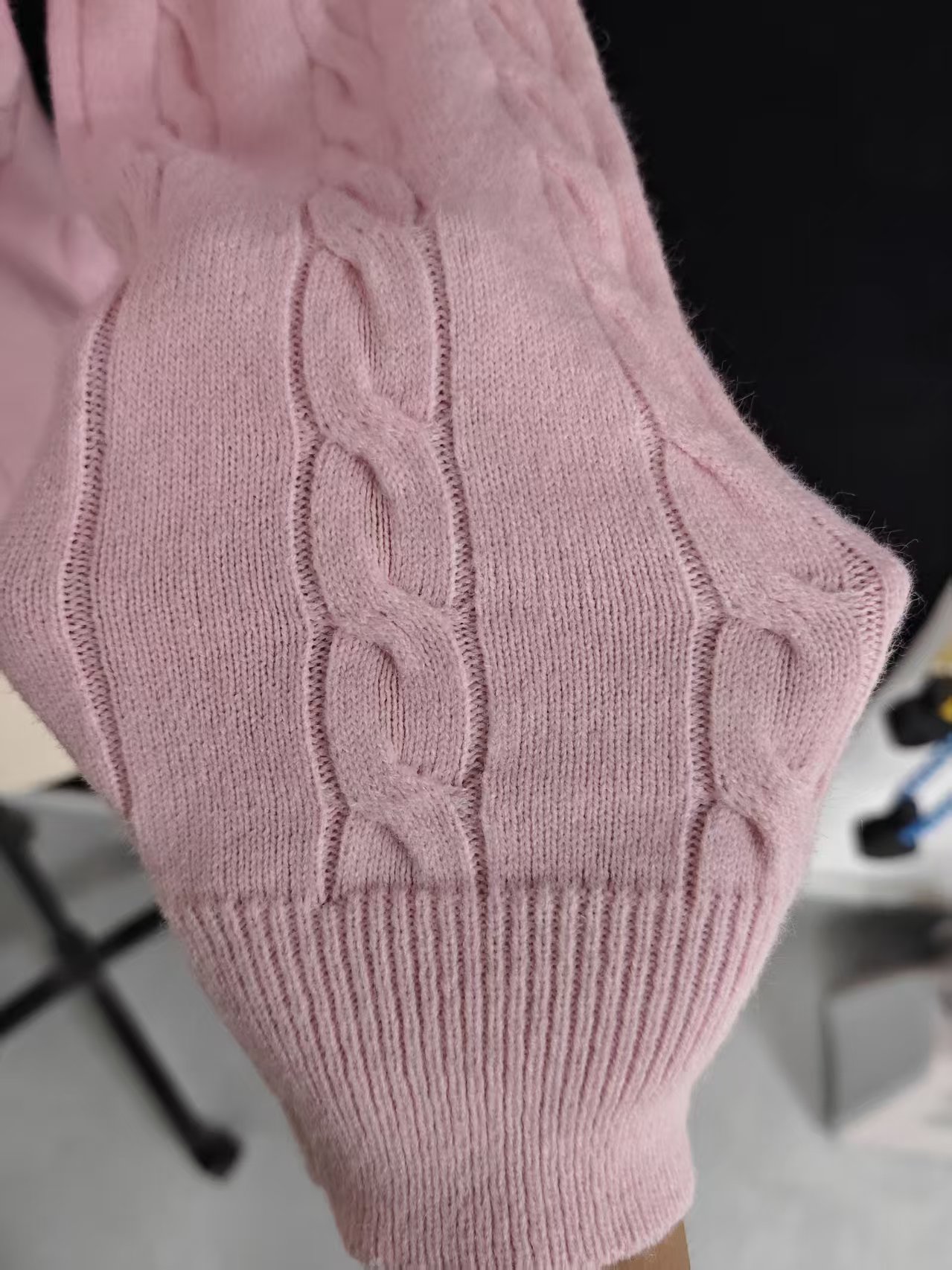 Close-up detail of soft cable knit fabric texture TF9283