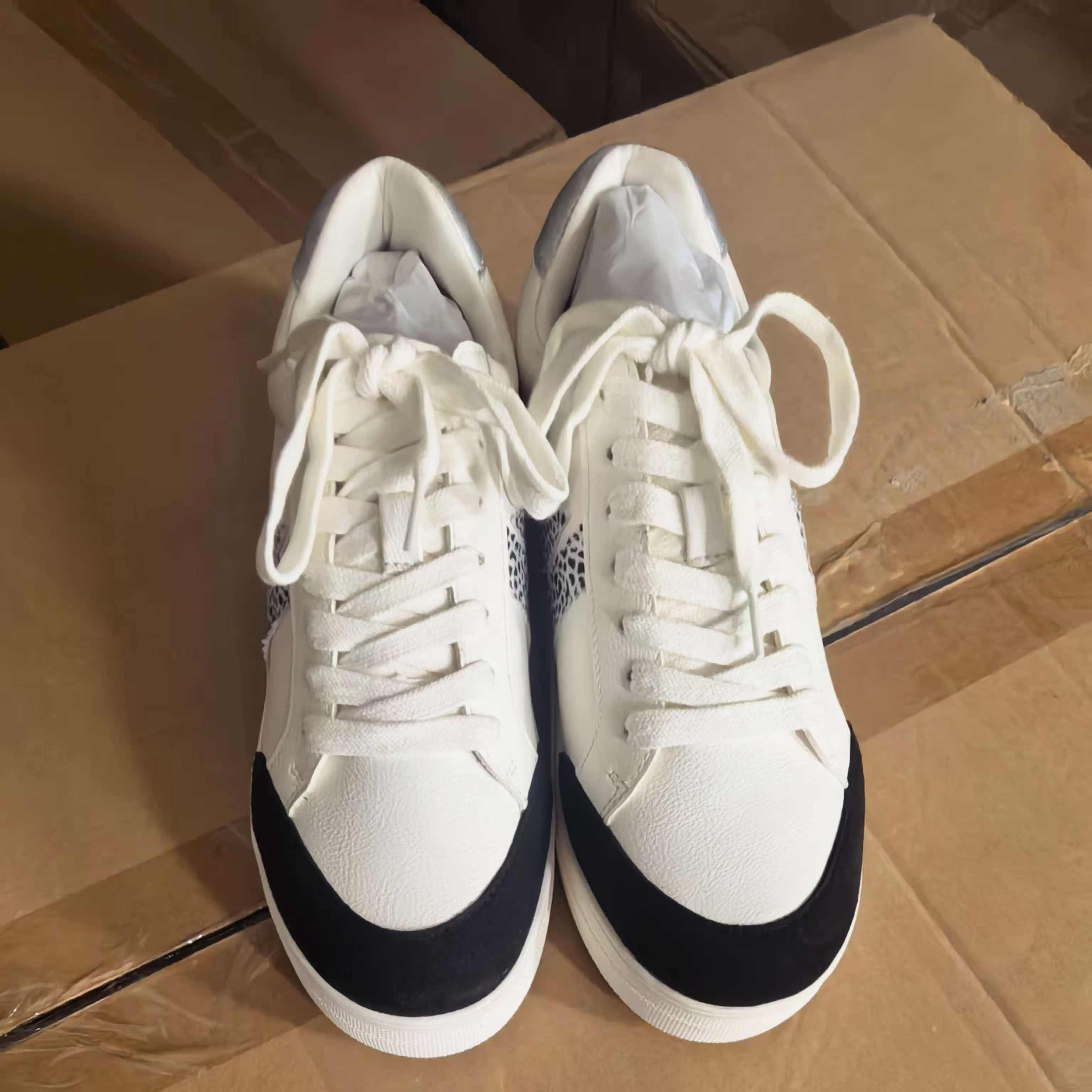 Pair of women's white blue red casual sneakers TF9147