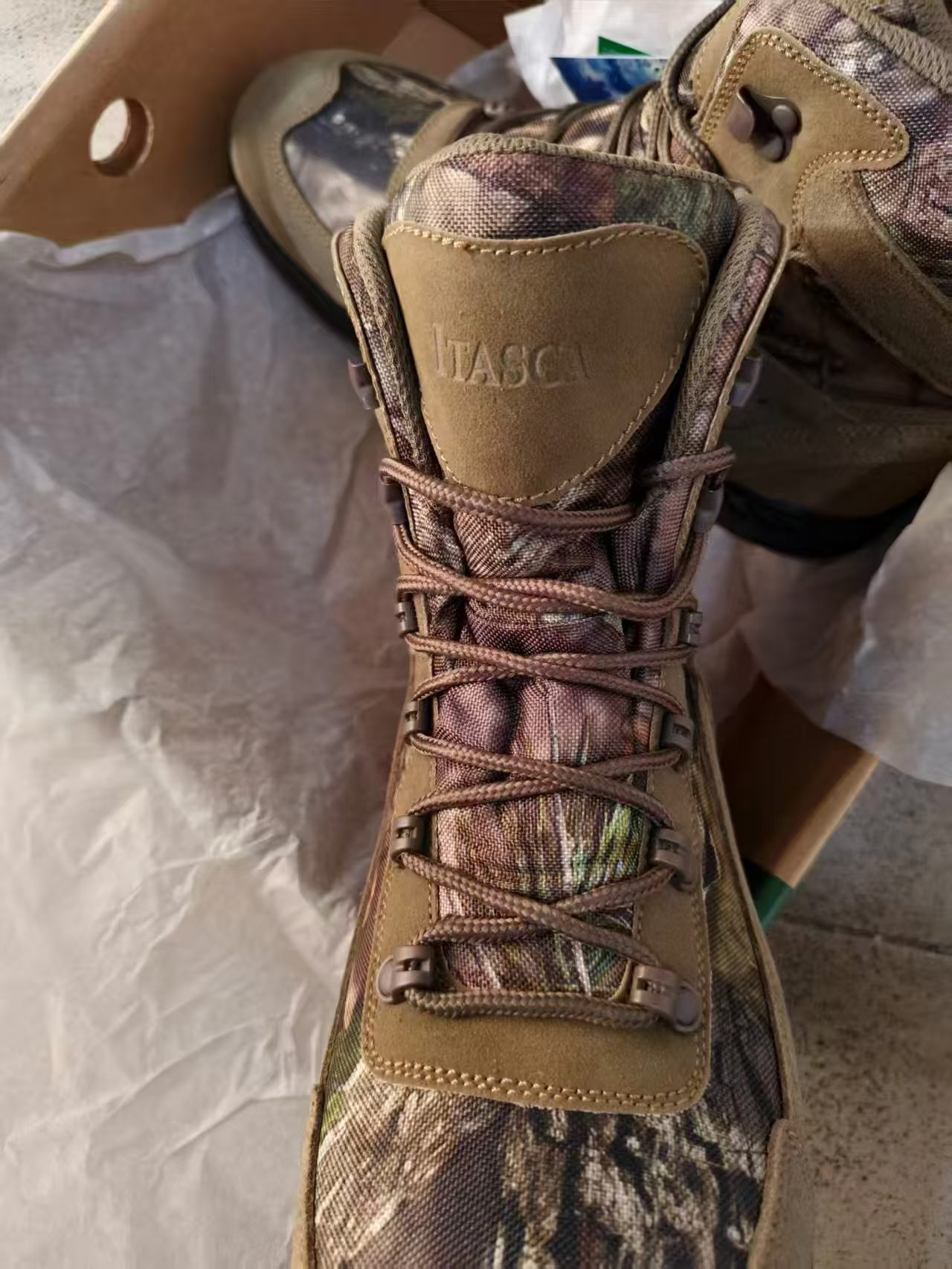 Side view of men's camo pattern lace-up boots TF9226