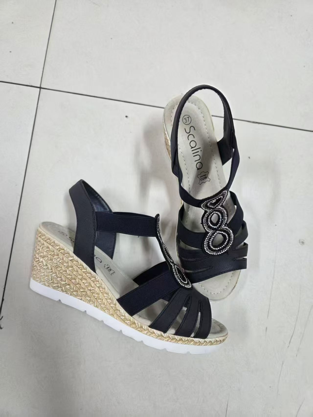 Pair of women's blue comfortable strap sandals TF9253