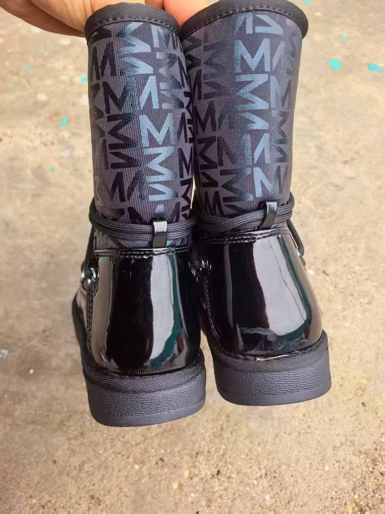 Back view of women's black fashion winter boots TF9252