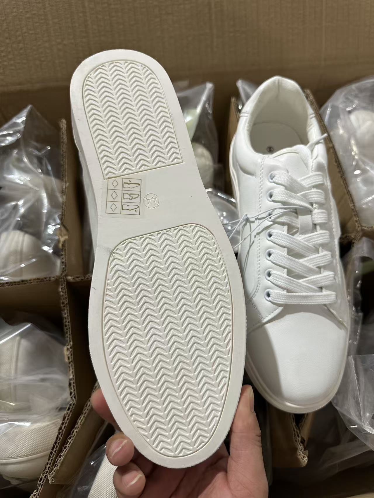 Durable rubber outsole on men's white shoes TF9298