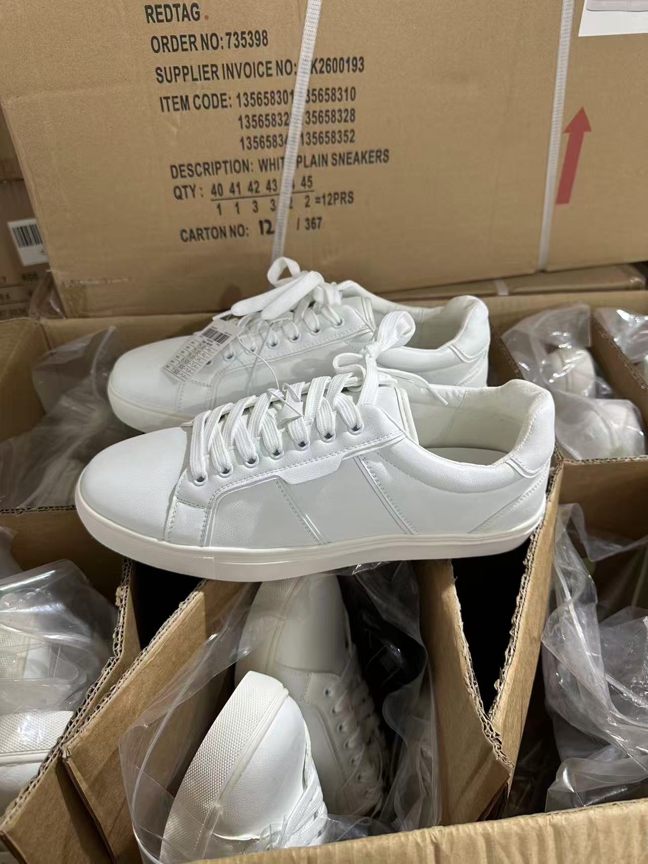 Pair of men's white fashion walking shoes TF9298