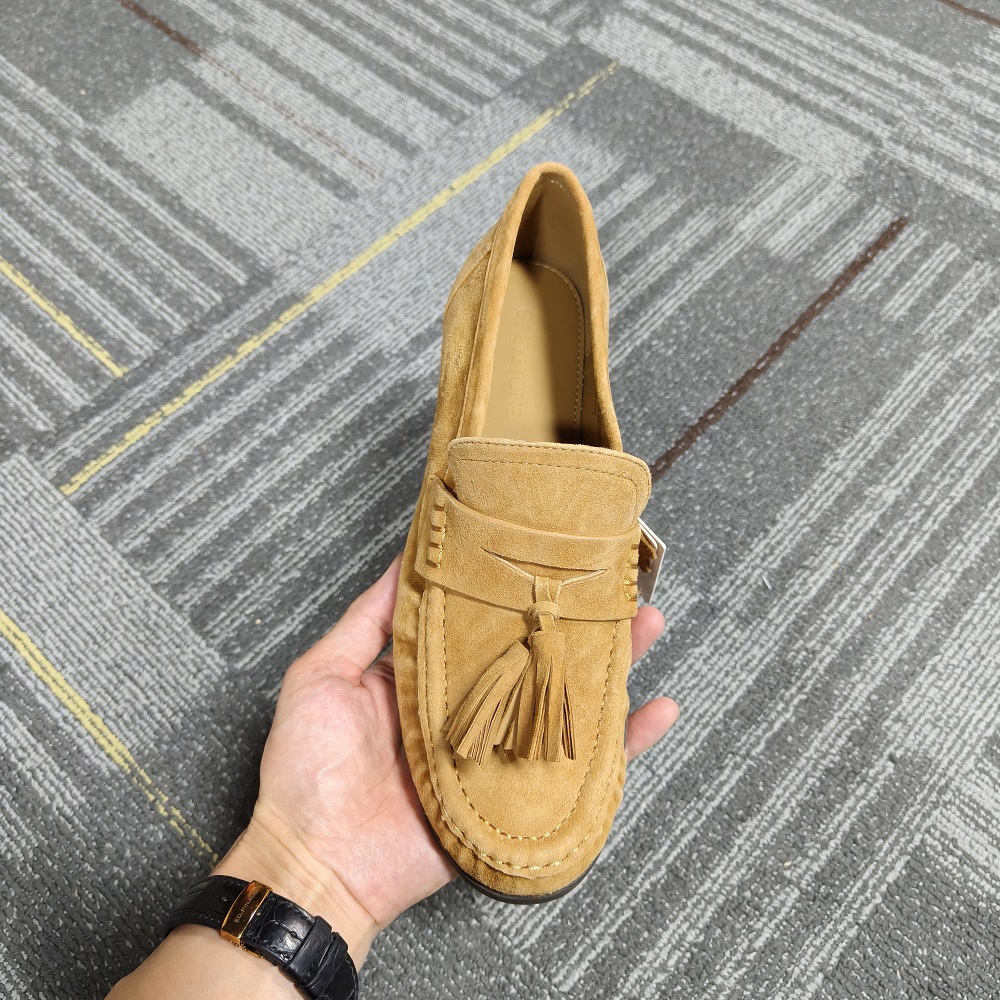 Detail view of ladies' chestnut shoes TF9514 with price tag