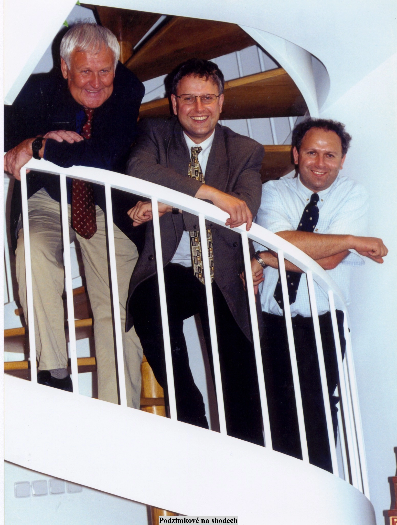 Rodina Podzimků při otevření pražské pobočky v roce 1999