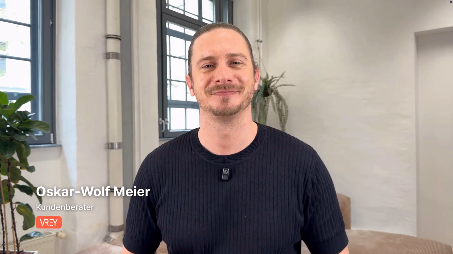 Oskar-Wolf Meier, Kundenberater bei VREY, im Büro