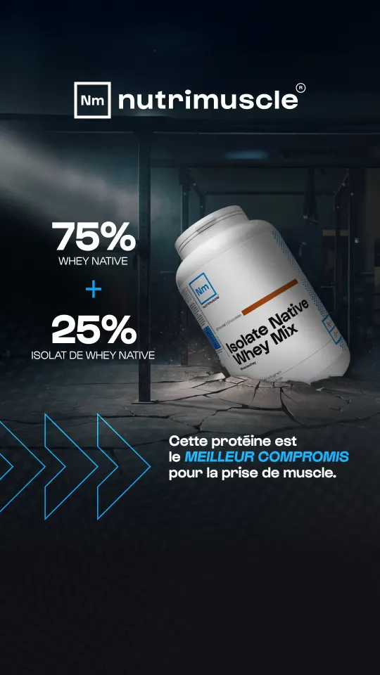 Publicité Nutrimuscle Isolate Native Whey Mix : 75% whey native + 25% isolat de whey native, « meilleur compromis pour la prise de muscle », pot posé sur un sol fissuré en salle de sport
