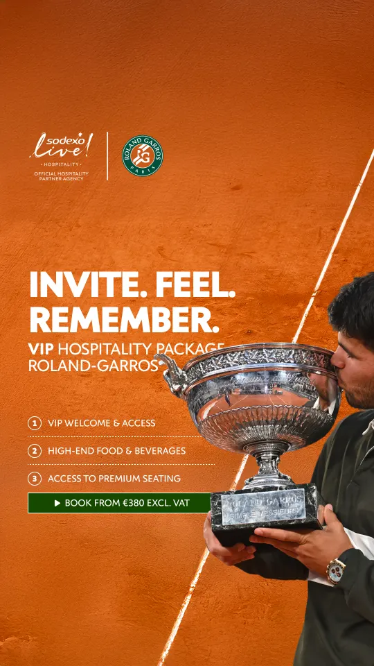 Publicité Sodexo Live! « Invite. Feel. Remember. », pack hospitalité VIP Roland-Garros à partir de 380€, joueur soulevant le trophée