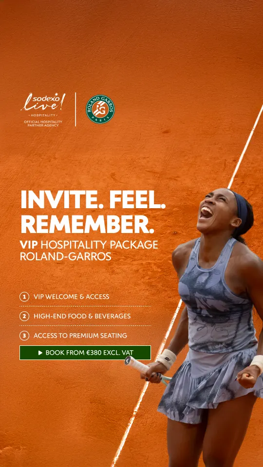 Publicité Sodexo Live! « Invite. Feel. Remember. », pack hospitalité VIP Roland-Garros à partir de 380€, joueuse de tennis sur terre battue