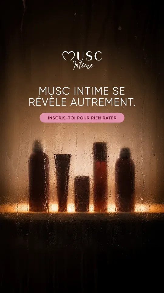 Story Musc Intime « Musc Intime se révèle autrement », flacons de parfum en silhouette et bouton « Inscris-toi pour rien rater »