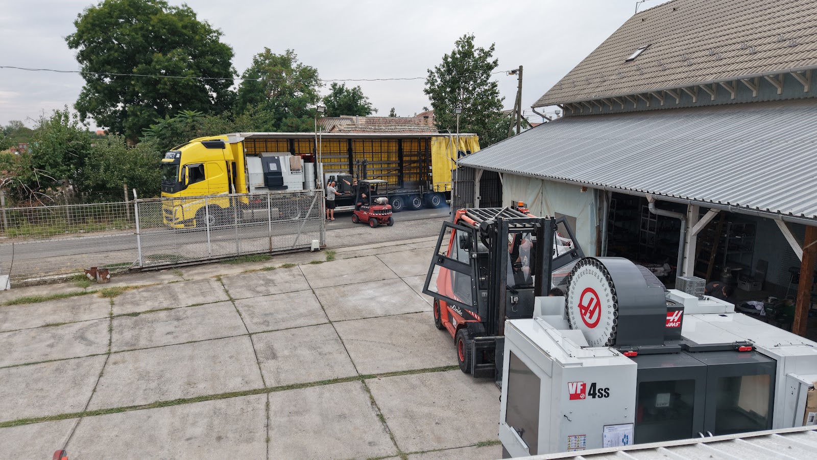 HAAS VF4SS érkezése és beüzemelése a GLK telephelyén
